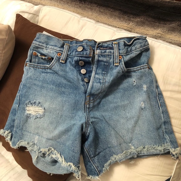 Levis high rise denim shorts - Picture 6 of 7